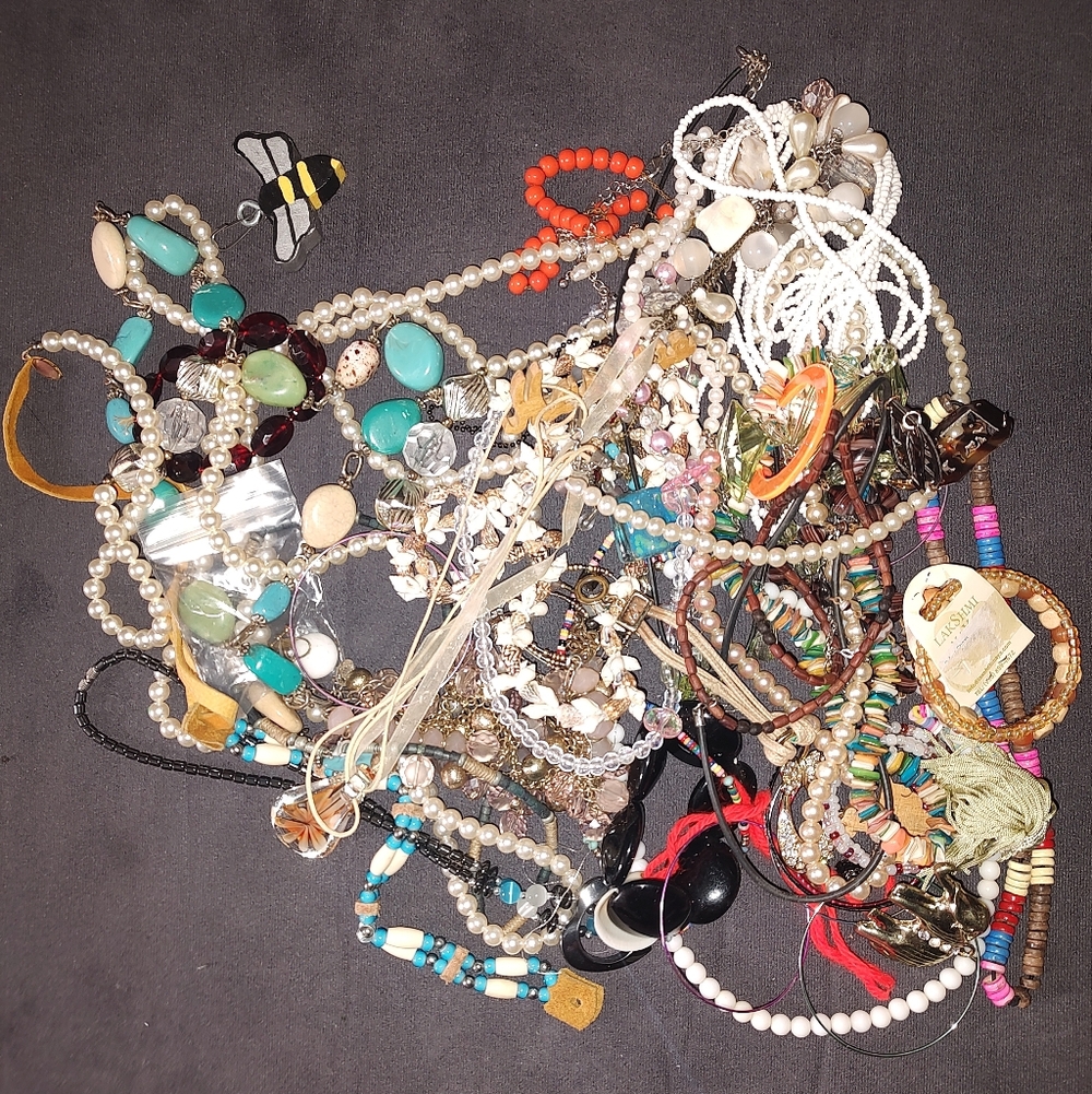 2Lb Craft Lot BEADS AND SHELLS